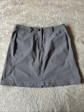 Classic Chic: Maggie London Black & White Gingham Mini Skort - Size 6